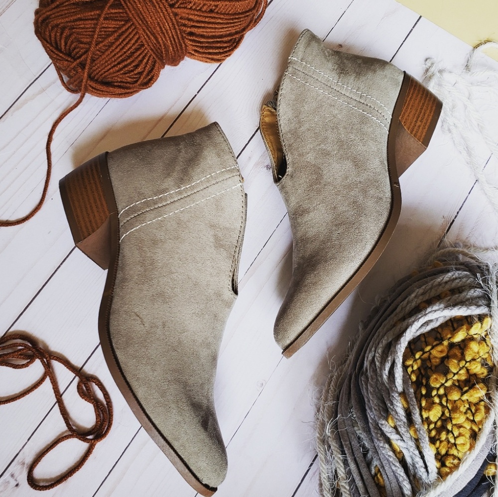 📣LAST PAIR//The Cheyenne// Taupe cut out bootie - Picture 2 of 5